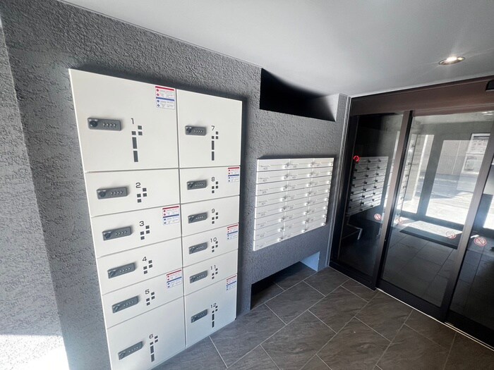 物件外観写真3　(エントランス部分)