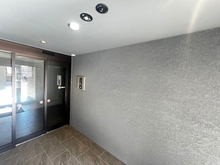 物件外観写真4　(エントランス部分)