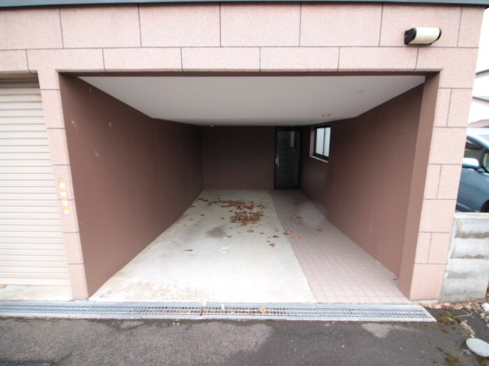 物件外観写真4　(エントランス部分)