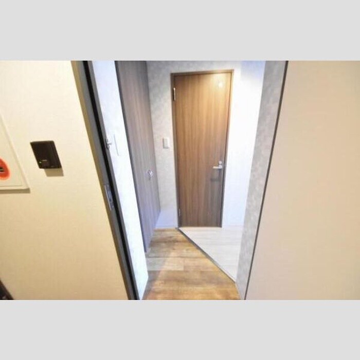 物件内観写真5　(玄関)