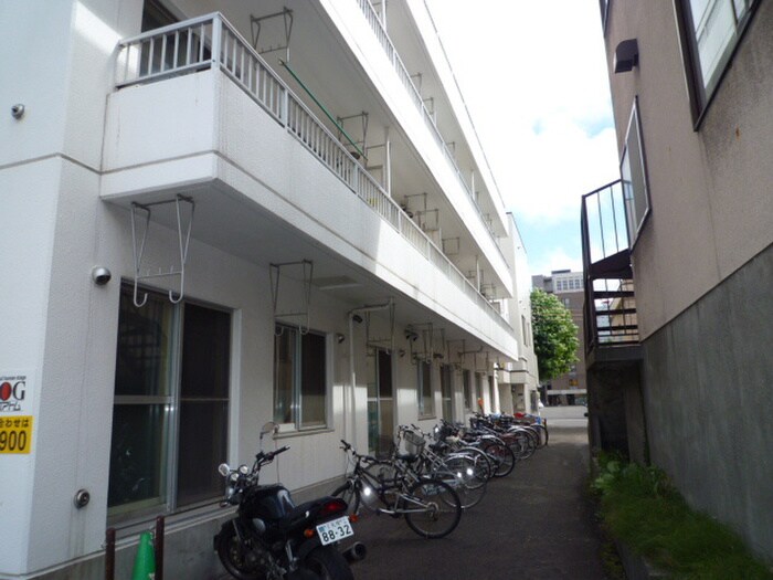 物件外観写真2　(駐輪場)