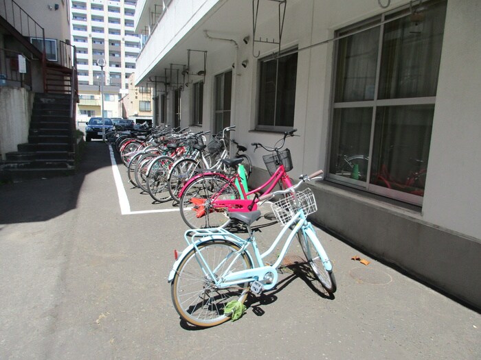 物件外観写真4　(駐輪場)