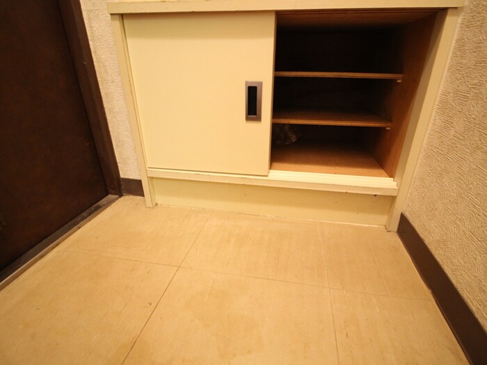 物件内観写真14　(玄関)