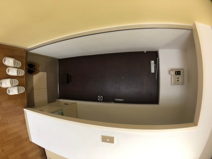 物件内観写真16　(玄関)