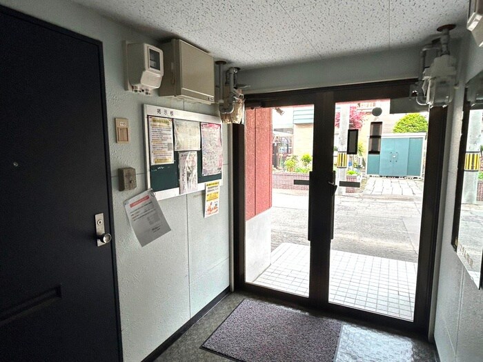 物件外観写真4　(エントランス部分)