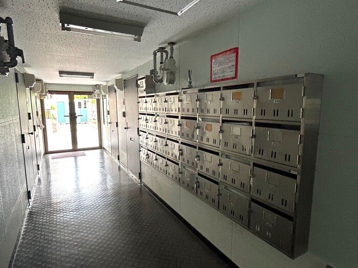 物件外観写真5　(エントランス部分)