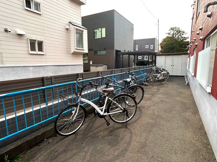 物件外観写真6　(駐輪場)