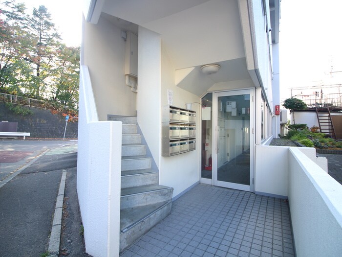 物件外観写真6　(エントランス部分)