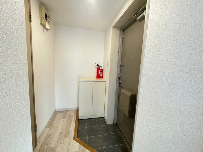 物件内観写真16　(玄関)