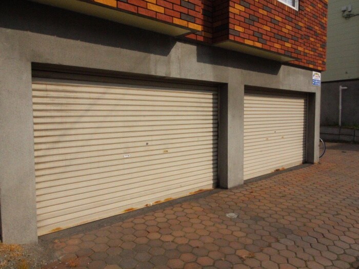 物件外観写真3　(駐車場)