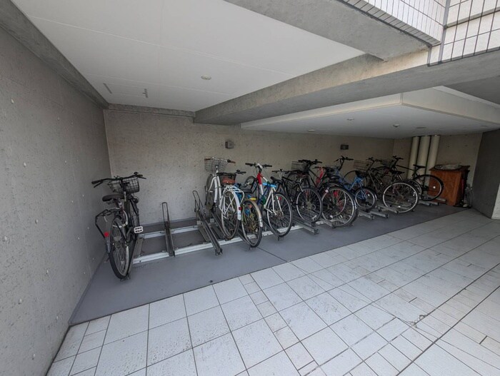 物件外観写真3　(駐輪場)