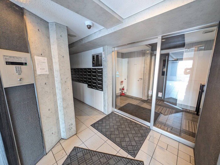 物件外観写真4　(エントランス部分)