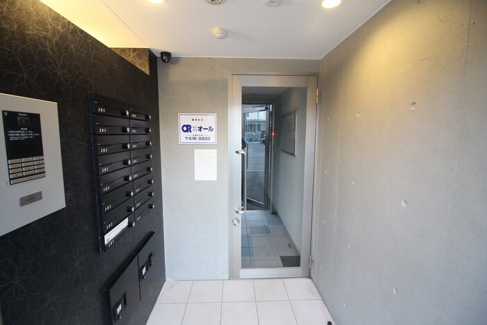 物件外観写真3　(エントランス部分)