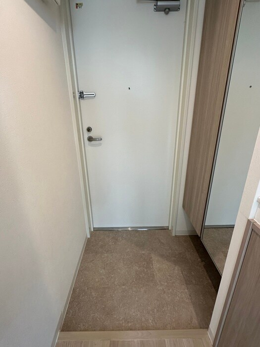 物件内観写真5　(玄関)