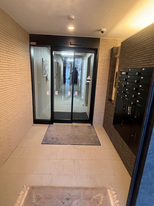 物件外観写真3　(エントランス部分)