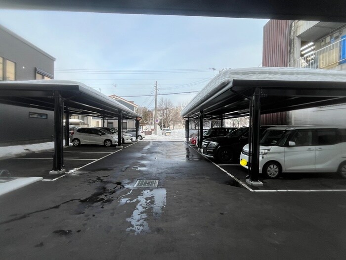 物件外観写真4　(駐車場)