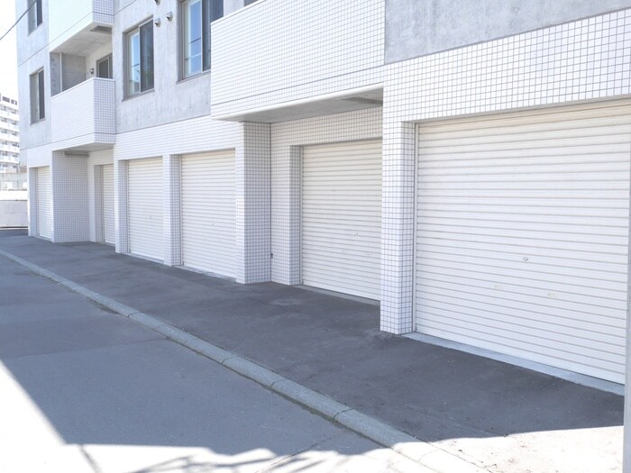 物件外観写真3　(駐車場)