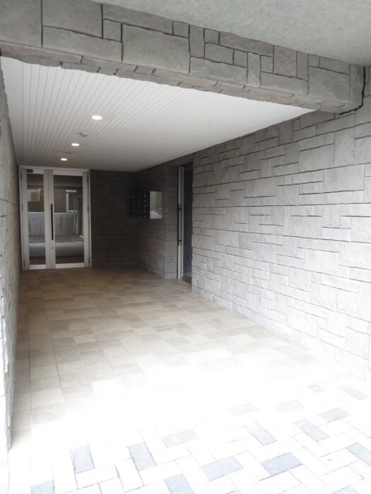 物件外観写真4　(エントランス部分)