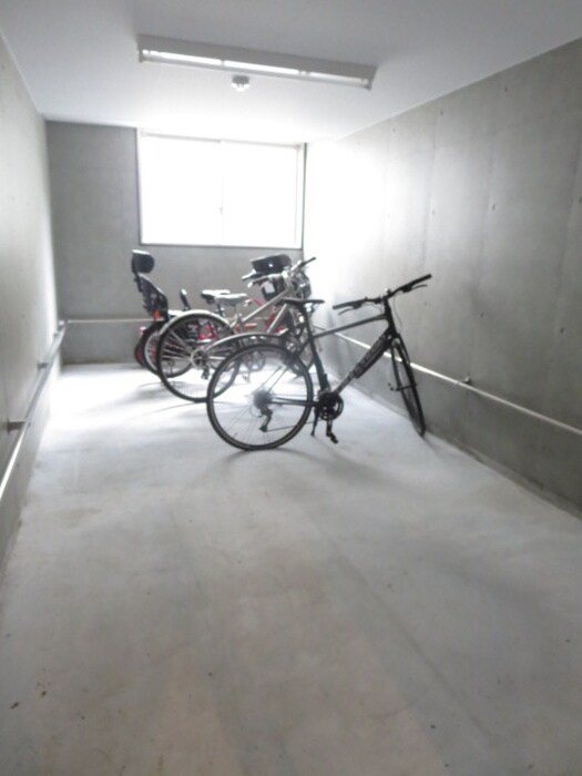 物件外観写真6　(駐輪場)