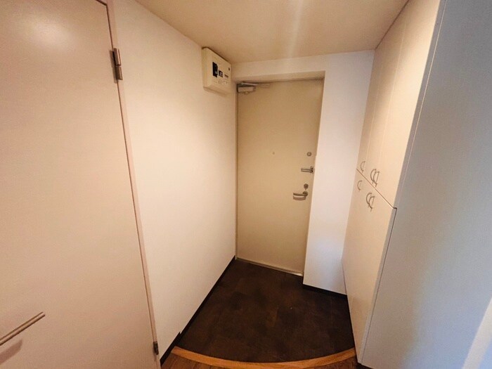 物件内観写真16　(玄関)