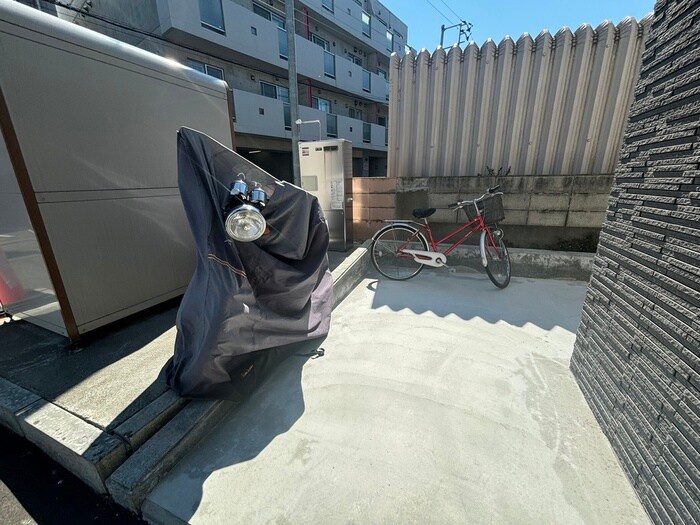 物件外観写真3　(駐輪場)