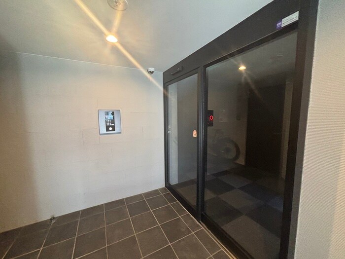物件外観写真4　(エントランス部分)
