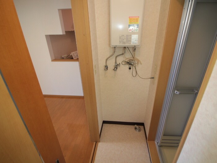 物件内観写真15　(洗濯機置場)