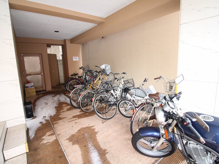 物件外観写真3　(駐輪場)