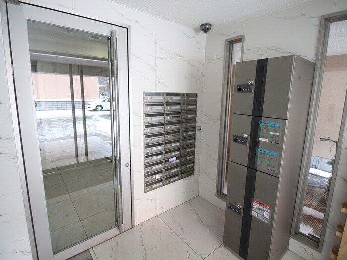 物件外観写真5　(エントランス部分)