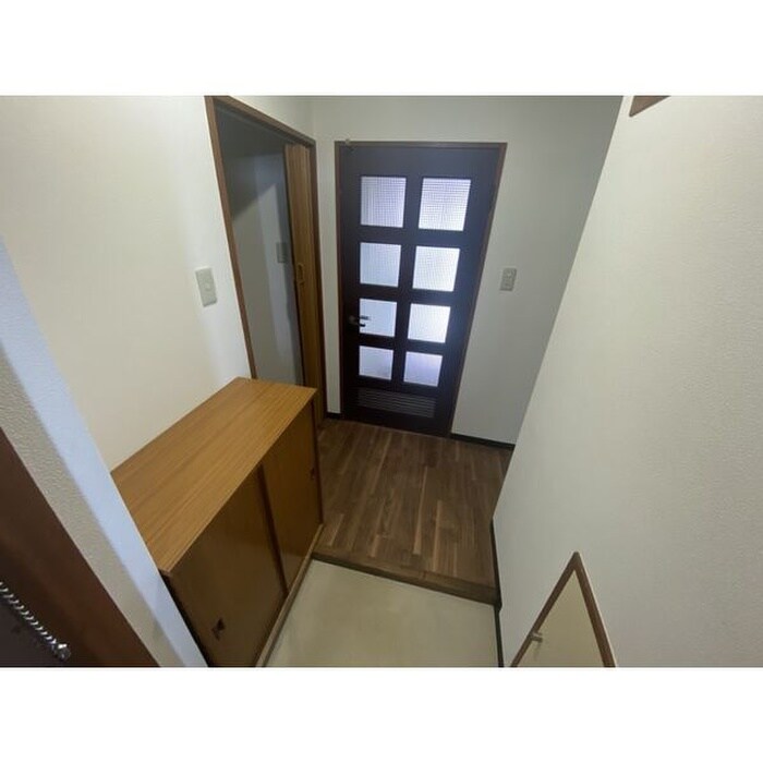 物件内観写真7　(玄関)