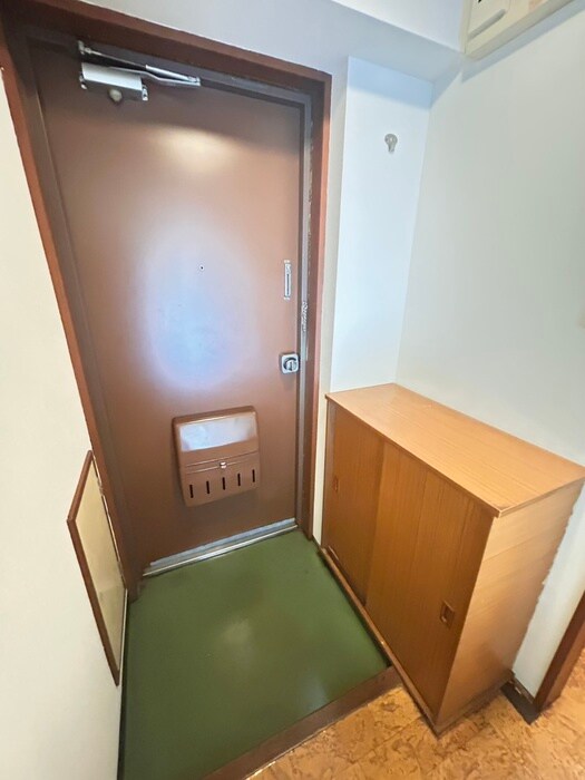 物件内観写真16　(玄関)