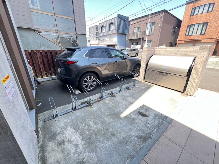 物件外観写真3　(駐輪場)