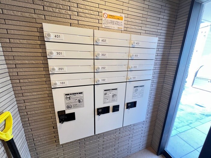 物件外観写真5　(エントランス部分)