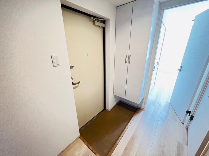 物件内観写真16　(玄関)
