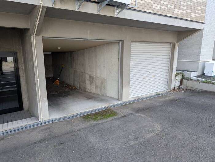 物件外観写真6　(駐車場)