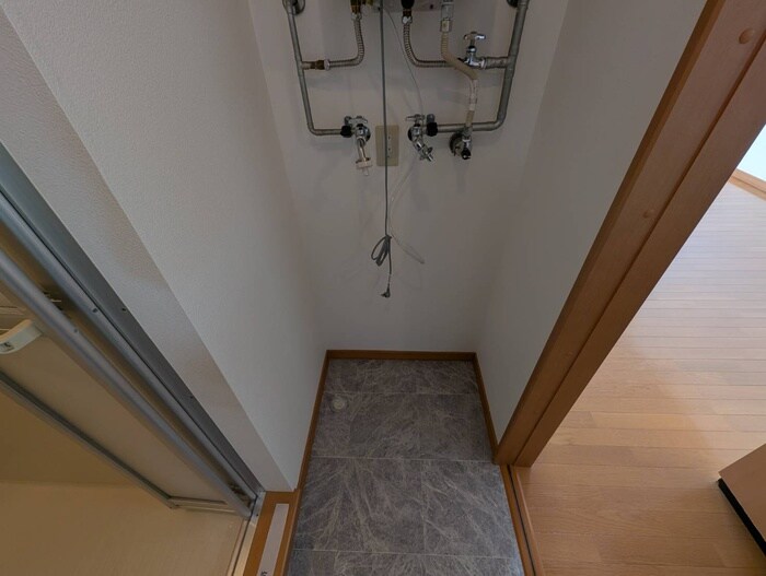 物件内観写真16　(洗濯機置場)