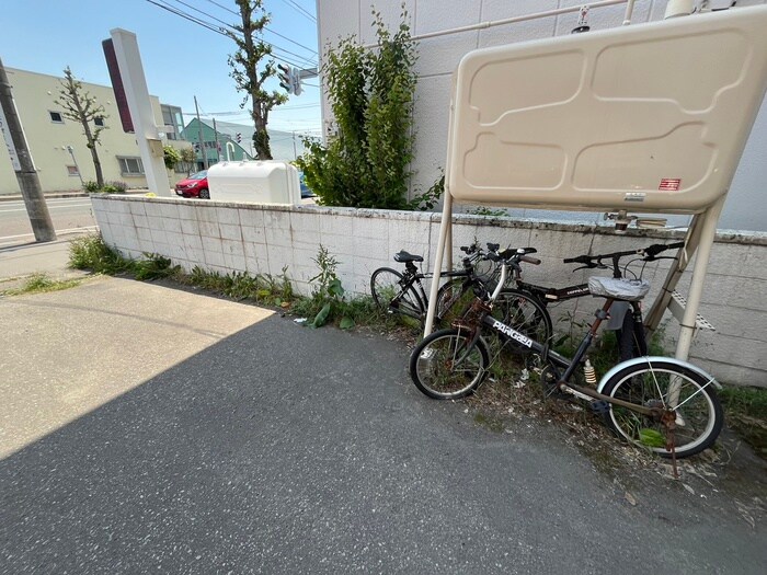 物件外観写真6　(駐輪場)