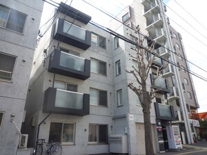 ヒュ－ガパリス外観写真