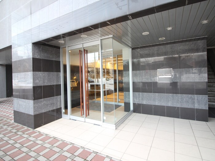 物件外観写真4　(エントランス部分)