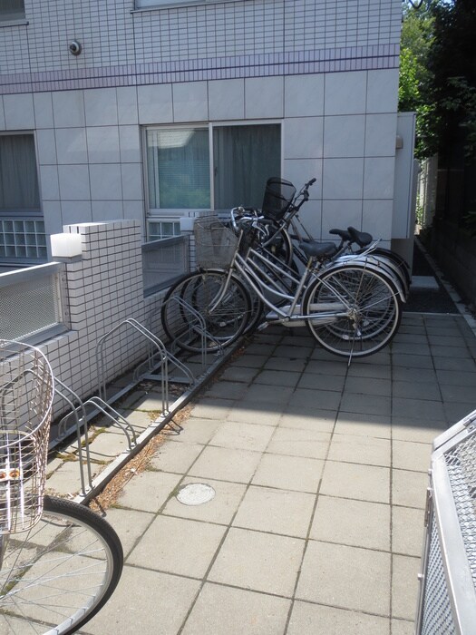 物件外観写真3　(駐輪場)