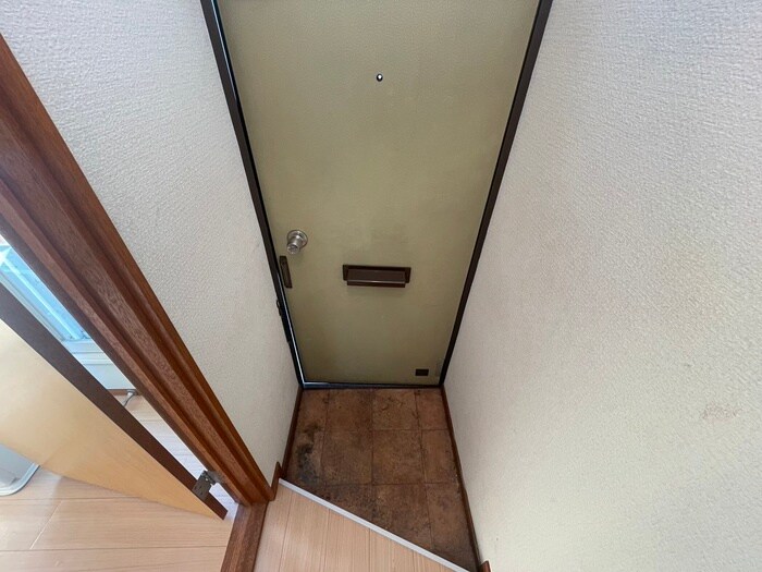物件内観写真11　(玄関)