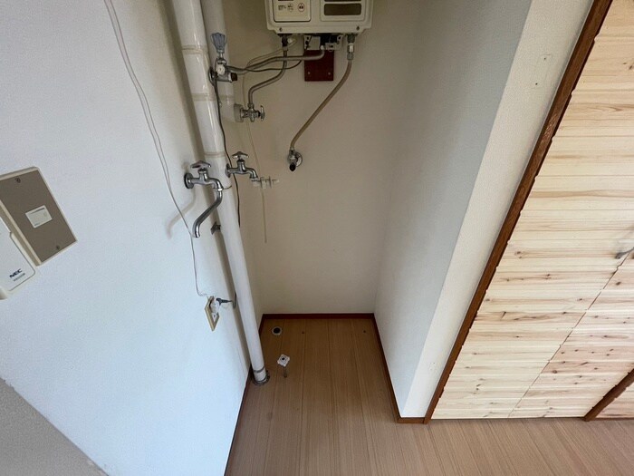 物件内観写真13　(洗濯機置場)