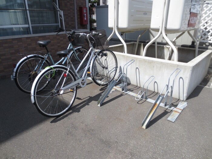 物件外観写真3　(駐輪場)