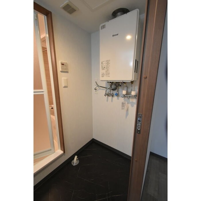 物件内観写真16　(洗濯機置場)