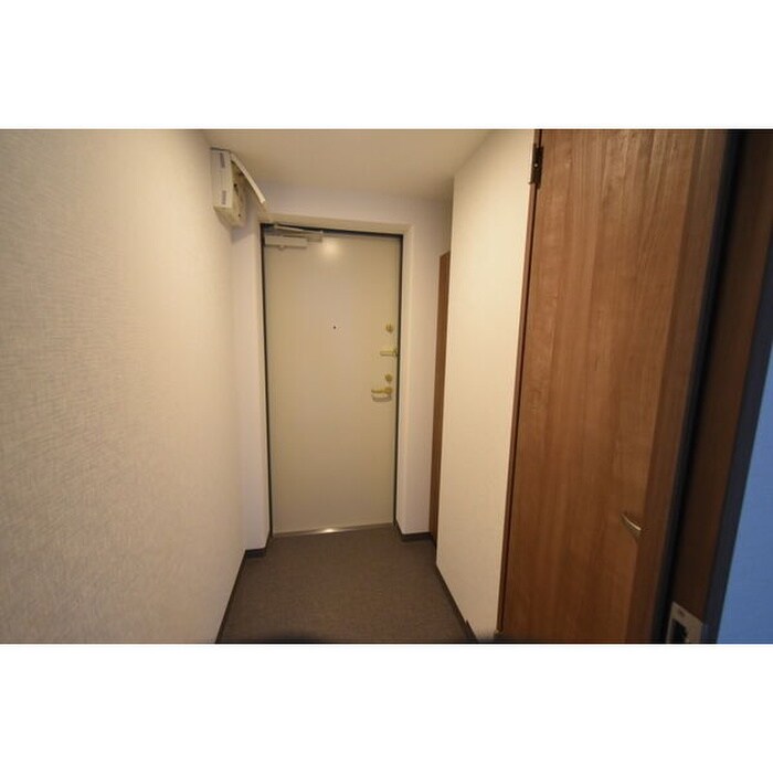 物件内観写真16　(玄関)