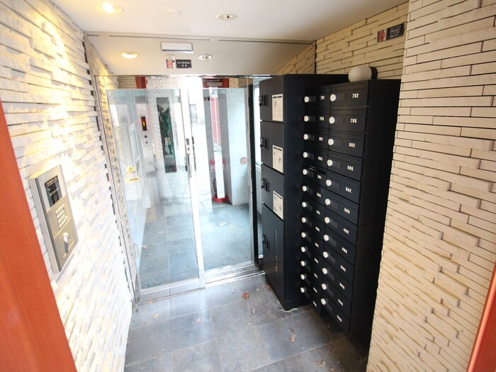 物件外観写真4　(エントランス部分)