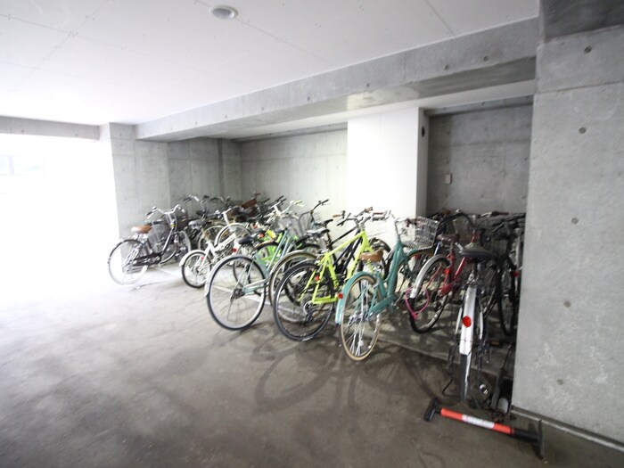 物件外観写真6　(駐輪場)
