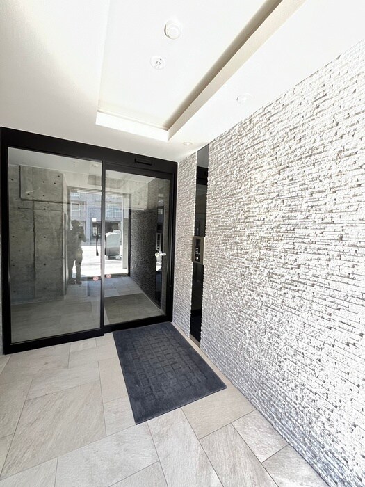 物件外観写真3　(エントランス部分)