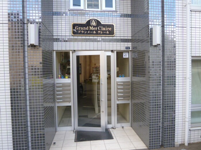 物件外観写真3　(エントランス部分)