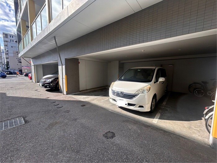物件外観写真6　(駐車場)